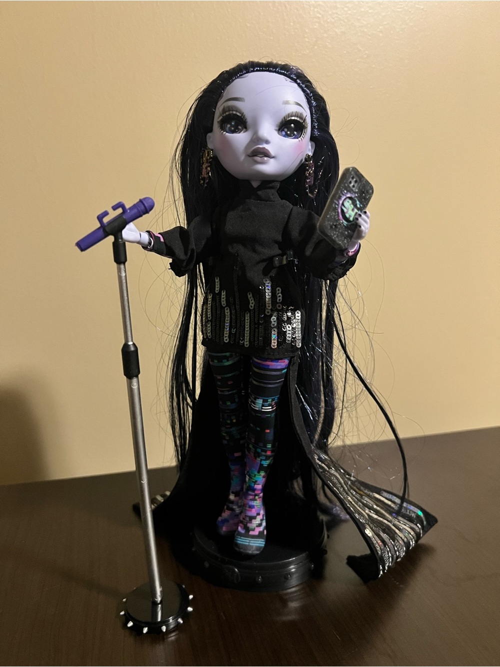 “Glitch” Reina Crowne Rainbow High Doll